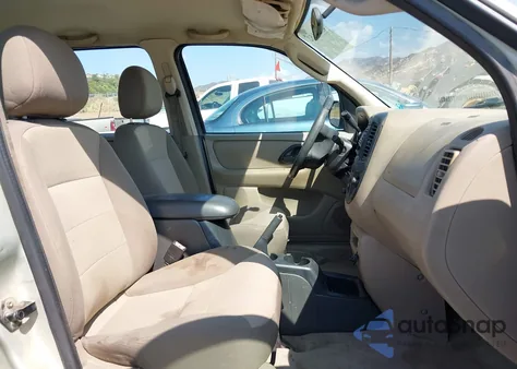 2004 Ford Escape Xls из США, поврежденный, VIN 1FMYU02134KB36075